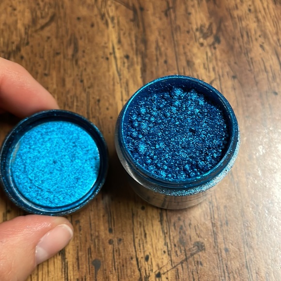 MAC pigment in Blue A83 - Picture 6 of 6